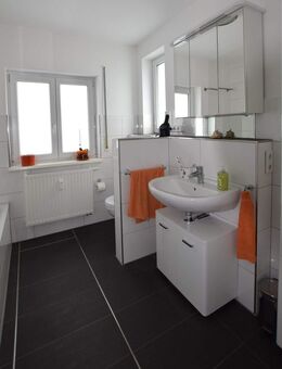 Gut geschnittene Wohnung mit edlem Parkett und neuer Einbauküche - Nürnberg