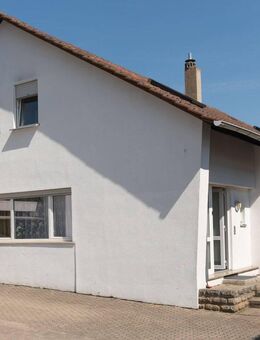 *** Großes Einfamilienhaus mit schönem Garten in sehr ruhiger Lage von Eisenberg *** - Eisenberg (Pfalz)