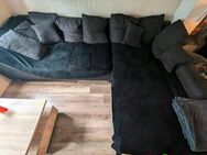 2 Jahre alte Couch/Sofa - Helsa