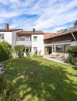 Wohnen & investieren: Reiheneckhaus mit zwei zusätzlichen Wohneinheiten - München