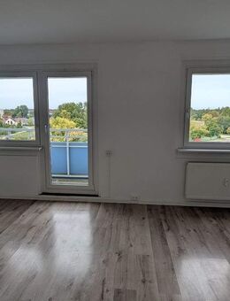 Hoch hinaus! Moderne 3-Raum-Wohnung im 5. Obergeschoss - Brandenburg (Havel)
