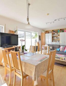 Helle Erdgeschoss-Garten-Wohnung mit zwei TG-Stellplätzen im Herzen von Gilching - Gilching