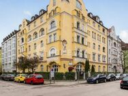 In gefragter Lage: 2-Zimmer Dachgeschosswohnung mit Wintergarten und Altbaucharme - München