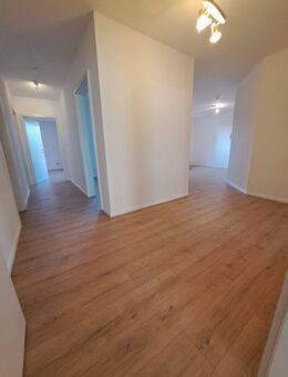 frisch saniert, 97qm - 3 ZimmerWhg. + neue EBK, Aufzug, Balkon - Schwerin