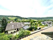 Unverbaubarer Panoramablick! Großzügige 4-Zimmer-Wohnung im Dachgeschoss vor den Toren Kulmbachs - Ködnitz