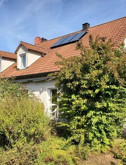 attraktives Einfamilienhaus mit Einliegerwohnung und unterkellerter Doppelgarage mit Anbau - Lauterhofen