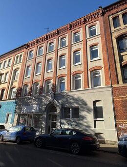 Attraktives Mehrfamilienhaus mit Gewerbeanteil in gut frequentierter Lage von Braunschweig – Entwicklungspotenzial! - Braunschweig