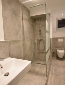 BEZUGSFREI! Sanierte 2-Zi-Whg mit moderner Ausstattung - Düsseldorf