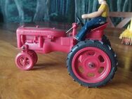 Farmall Traktor mit Figur - Chemnitz
