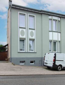 Charmantes Zweifamilienhaus mit vielseitigen Nutzungsmöglichkeiten in Mülheim an der Ruhr - Mülheim (Ruhr)