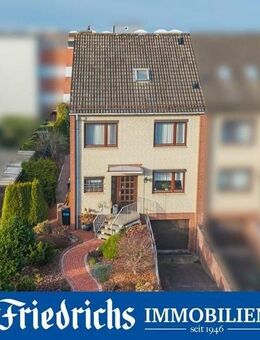 Geräumige, modernisierungsbedürftige DHH mit Keller auf einem Erbbaurechtsgrdst. in Bremen-Neuenland - Bremen