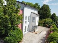 Flexibel nutzbares Gewerbeobjekt mit Halle, Büros, Penthauswohnung und Platz für Erweiterungen - Eppingen