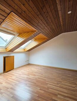 Gemütliche 2-Zimmer-Wohnung im Dachgeschoss - ruhig & hell - Bodelshausen