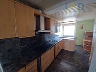 Vielseitiges Zweifamilienhaus mit Anbau, Kaminzimmer und Dachterrasse - Rodenberg
