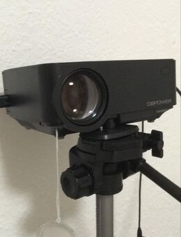 Beamer mit Beamerleinwand - Steinhagen (Nordrhein-Westfalen)