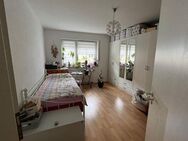 Helle 3-Zimmer-Wohnung verteilt auf ca. 90 qm inkl. EBK, Kfz-Stellplatz, Balkon und Kellerabteil - Lauf (Pegnitz)