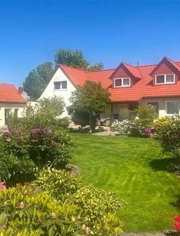 Anspruchsvolles EFH - ehem. Praxis mit Wohnhaus, Keller, Gartenhaus, Garage/Carport + toller Garten! - Leipzig