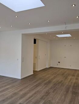 Hochwertig sanierte 3,5-Zimmer-Wohnung im Zentrum von Bergisch Gladbach - Erstbezug - Bergisch Gladbach