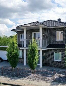 Modernes Einfamilienhaus mit zwei Vollgeschossen und Garage in Scheeßel - Scheeßel