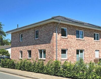 Neubau Stadthausvilla-Doppelhaushälfte auf zauberhaftem Garten in ruhiger Lage von Farmsen-Berne