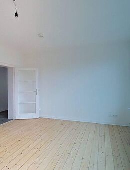 **Renovierte 3-Zimmer-Wohnung mit viel Lichteinfall** - Bielefeld