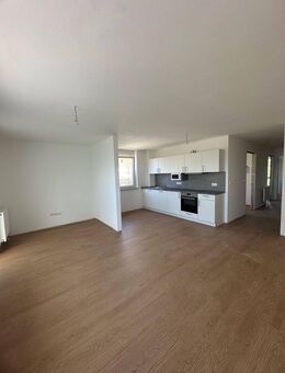 Schöne 3,5 - Zimmer Wohnung Hochparterre mit Balkon u. Küche - Selb