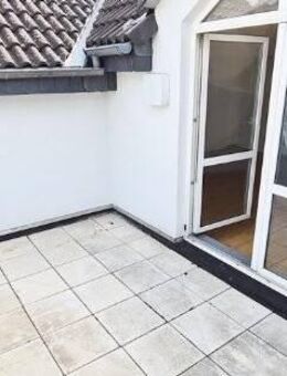 GRUNDform-Immobilien ! Lust auf Wohnen? Tolle 2 Zimmer DG-Wohnung mit EBK und großer Terrasse ! - Wiesbaden