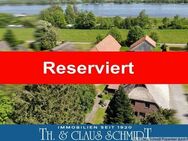 Reserviert: Reetdach-Bauernhaus mit gr. Scheune, Remise & Bauplatz direkt am Weserdeich - Elsfleth