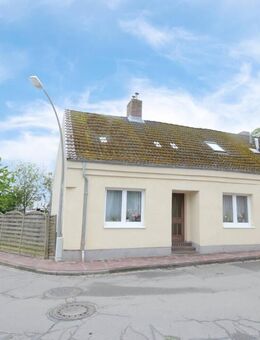 Zentral gelegene Doppelhaushälfte mit Garten in Südlage zu vermieten - Wesselburen