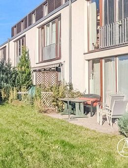 Ruhige Lage in Rehfelde: Helle 2-Zimmer-Erdgeschoss-Wohnung mit Terrasse und Stellplatz vor der Tür - Rehfelde