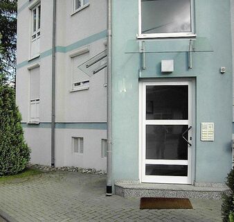 Ideal für die kleine Familie - 3-Zi. EG-Wohnung mit Balkon und Garage in zentrumsnaher Lage