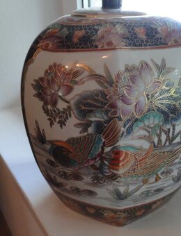 Deckelvase,6-eckig, Porzellanvas mit Deckel, China oder Japan - Köln