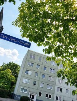 2 Monate kaltmietfrei: 3-Zimmerwohnung mit Balkon und Dusche - Halle (Saale)