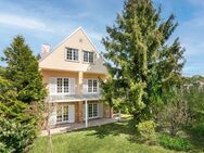 Großzügiges Wohngefühl: Einfamilienhaus mit Traumgarten zur Neugestaltung - München