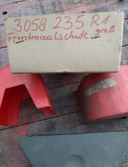 Plastik Schutz IHC Traktor 3058 235 R 1 - Büdingen