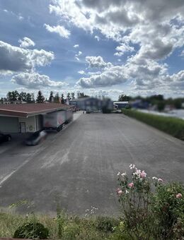 Großes Gewerbegrundstück mit Halle und Wohnhaus und TOP-Autobahnanbindung in Kandel - Kandel