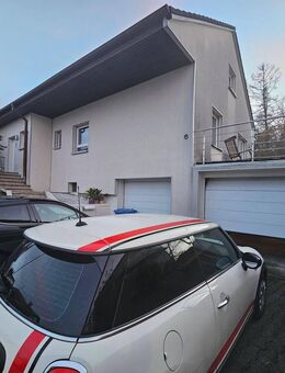 **Freistehendes Mehrgenerationenhaus mit 2 EBK- 2 Bäder- 2 Garagen- auf sonnigem Grundstück!!** - Neresheim