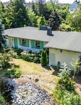 Charmantes Einfamilienhaus im Bungalow-Stil mit Wintergarten und Pool - Chemnitz