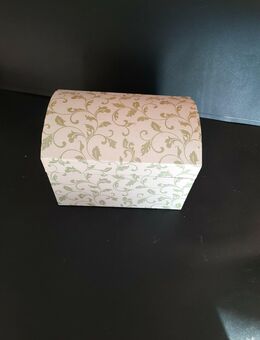 Kleine Truhe Schachtel Blumenmuster rosa 18cm lang 13cm breit 12cm hoch - Essen