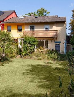 Sanierungsbedürftiges Reihenendhaus mit großem Garten am Sachsenhäuser Berg - Frankfurt (Main)