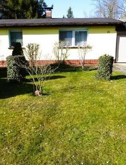 - Ideal für 1 bis 2 Personen - Kleines Einfamilienhaus mit Garage - - Weißenfels