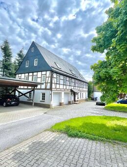 Erdgeschosswohnung mit Tageslichtbad und eigenem Garten ( Einbauküche kann übernommen werden ) in einem Top gepflegten Dreiseitenhof - Jahnsdorf (Erzgebirge)