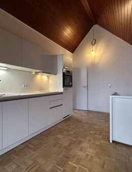 Frisch renovierte Maisonette-Wohnung mit EBK und Stellplatz - Stuttgart