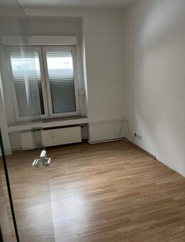 Lagerfläche mit 160 m², großer Garage, eigenem Stellplatz - Wuppertal
