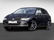 VW Golf VIII 1.5 eTSI STYLE STANDHZ PANO CAM LM18 - Bergkamen