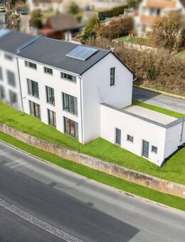 Modernes Wohnen direkt am Naturbad - neuwertige Doppelhaushälfte mit Stil in Großhabersdorf - Großhabersdorf