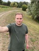 Suche jüngere Partnerin 18-35 in 22359