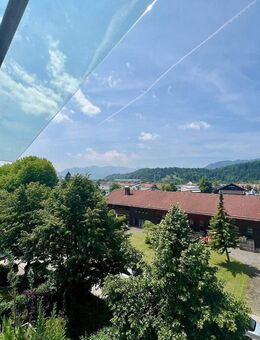 Einmalige Chance: 3-Zimmer-DG-Wohnung mit exklusiver und neuwertiger Ausstattung - Bad Tölz