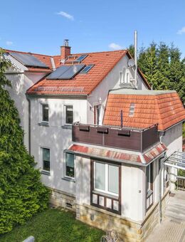 Zweifamilienhaus-Stadtvilla (234 m², 10 Zi), zentral in Neustadt (Sachsen): mit Terrassen u. Garagen - Neustadt (Sachsen)