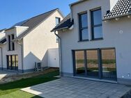 Sommer im eigenen Garten: Ihr schlüsselfertiges Wohlfühlhaus - Einziehen und Loswohnen! - Bedburg